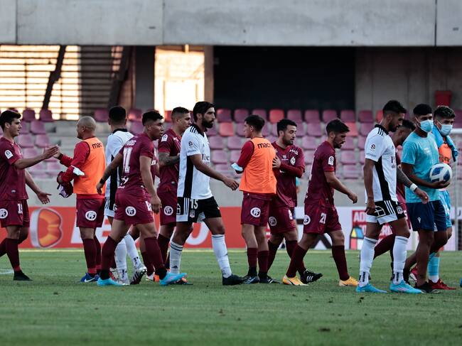 13 de febrero de 2022/La SerenaLoss jugadores se despiden tras el partido valido por la Segunda fecha del Campeonato Nacional AFP, en el Estadio La Portada de La Serena
FOTO: KARIN POZO /AGENCIAUNO