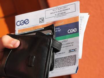 ¿Por qué subió mi cuenta de luz en junio si el alza estaba prevista para julio? Esta es la explicación de la variación en Chile