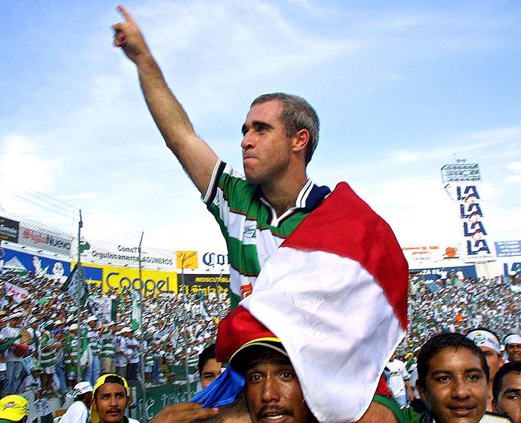 TORREON, MEXICO - MAY 20: Rodrigo Ruiz de Barberis, of Santos, is carried by supporters, in Torreon, Mexico, 20 May, 2001. Rodrigo Ruiz de Barberis, jugador del Santos, es llevado por simpatizantes, luego que su equipo le gano la final del Torneo de Verano de futbol mexicano al equipo Pachuca, en Ciudad de Torreon, el 20 de mayo de 2001. Santos vencio al Pachuca por 3-1. (Photo credit should read RAMON CAVALLO/AFP via Getty Images)