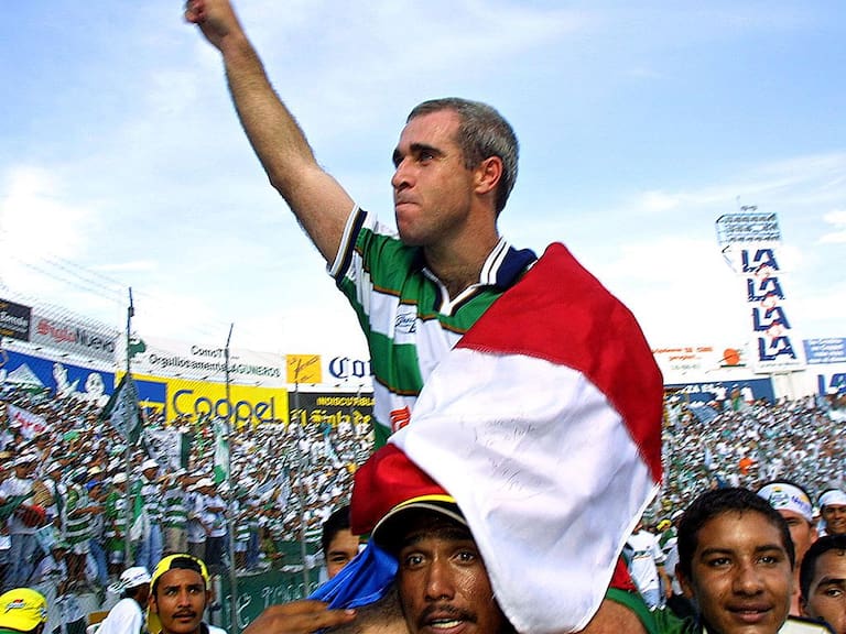 TORREON, MEXICO - MAY 20: Rodrigo Ruiz de Barberis, of Santos, is carried by supporters, in Torreon, Mexico, 20 May, 2001. Rodrigo Ruiz de Barberis, jugador del Santos, es llevado por simpatizantes, luego que su equipo le gano la final del Torneo de Verano de futbol mexicano al equipo Pachuca, en Ciudad de Torreon, el 20 de mayo de 2001. Santos vencio al Pachuca por 3-1. (Photo credit should read RAMON CAVALLO/AFP via Getty Images)