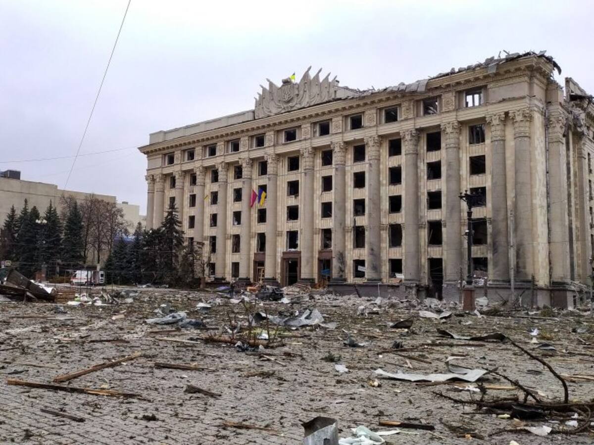 Misil ruso destruyó edificio de administración regional de Jarkov, la segunda ciudad más grande de Ucrania