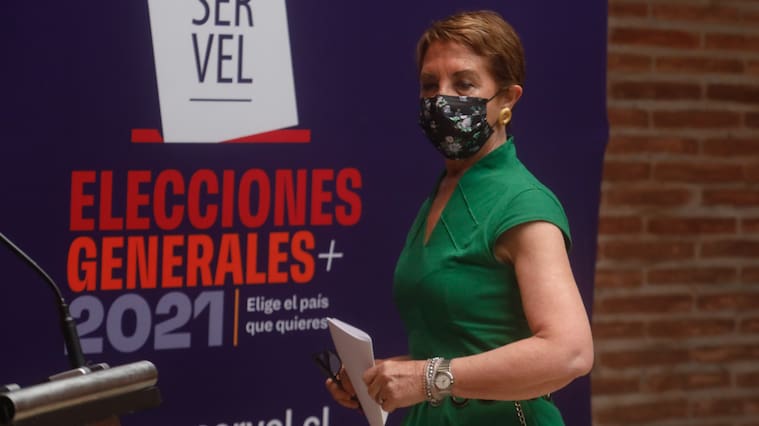 18 de Noviembre de 2021/SANTIAGO La Ministra de Transporte y Telecomunicaciones, Gloria Hutt, durante un punto de prensa en cual hacieron un llamado a la participación del electorado en las elecciones del próximo domingo 21 de noviembre y al sistema de transporte y la gratuidad en recorridos específicos para este fin de semana de elecciones.
FOTO :CRISTOBAL ESCOBAR /AGENCIAUNO