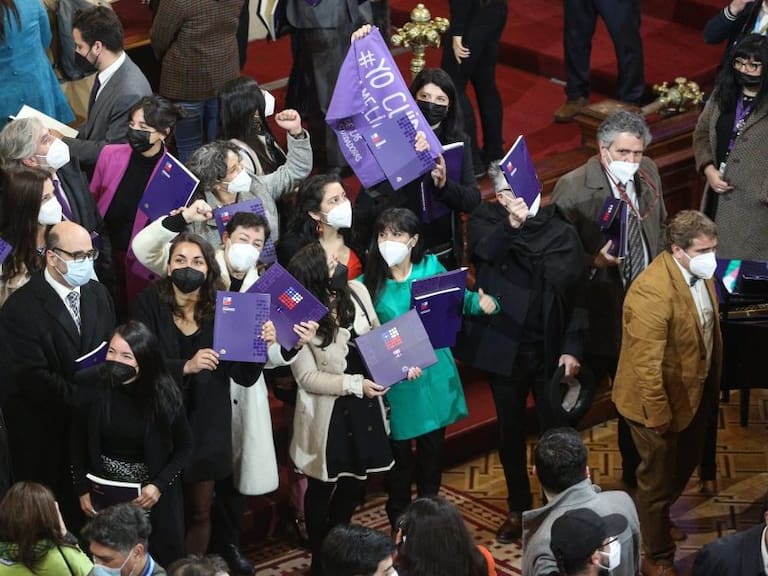 04 de Julio de 2022/SANTIAGOPreparativos previos durante la ceremonia de clausura y entrega de la propuesta oficial de la Nueva Constitución al Presidente de la República en el Ex Congreso
FOTO: DIEGO MARTIN/AGENCIAUNO