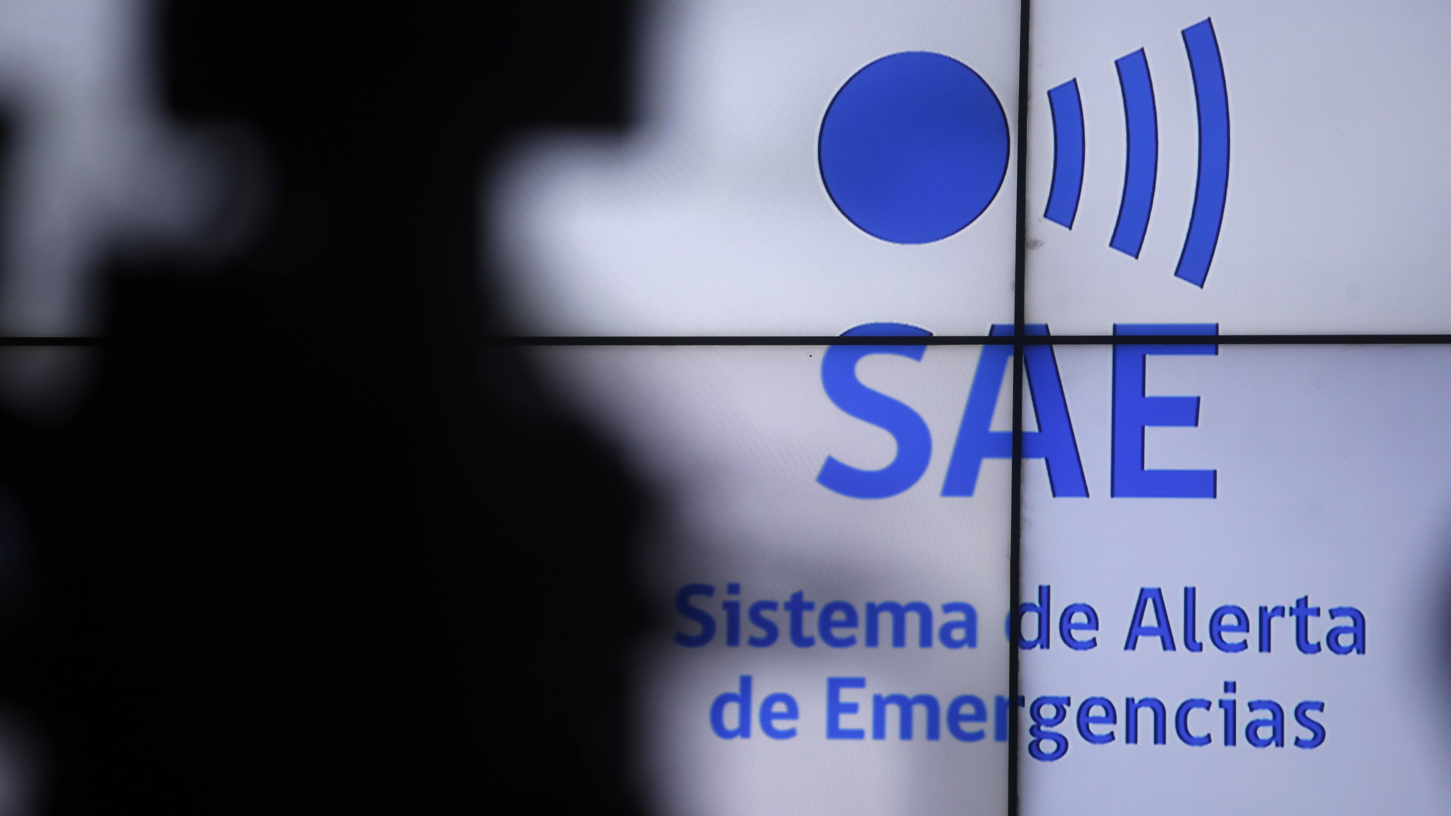 13 de Julio de 2017/SANTIAGO La Ministra de Teletransporte y Telecomunicaciones, Paola Tapia, y el subsecretario de Telecomunicaiones, Rodrigo Ramirez junto a el director nacional de la ONEMI, Ricardo Toro, inaugura la sala SAE, laboratorio de pruebas permitira a los operadores y fabricantes homologar los distintos movilices vendidos en chile, para así cumplir con la normativa que hará obligatoria la recepción de mensajes del sistema de Alerta de Emergencias a contar de Septiembre. 
FOTO.VICTORPEREZ/AGENCIAUNO