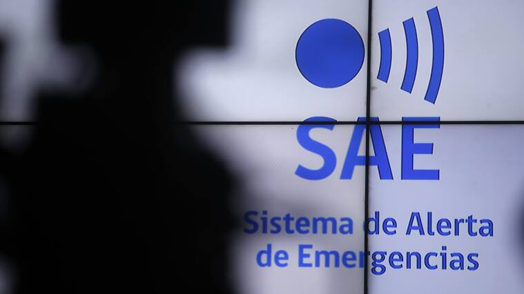 13 de Julio de 2017/SANTIAGO La Ministra de Teletransporte y Telecomunicaciones, Paola Tapia, y el subsecretario de Telecomunicaiones, Rodrigo Ramirez junto a el director nacional de la ONEMI, Ricardo Toro, inaugura la sala SAE, laboratorio de pruebas permitira a los operadores y fabricantes homologar los distintos movilices vendidos en chile, para así cumplir con la normativa que hará obligatoria la recepción de mensajes del sistema de Alerta de Emergencias a contar de Septiembre.
FOTO.VICTORPEREZ/AGENCIAUNO