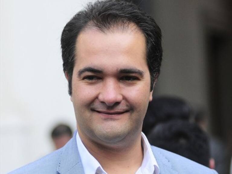 René de la Vega celebró la llegada del Metro a Conchalí cantando «Chica Rica» en un vagón