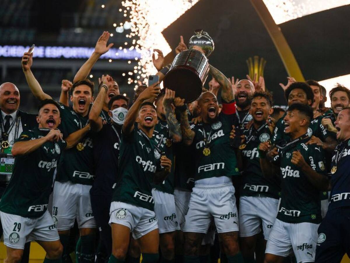 «Felicidades campeones de América»: Jorge Valdivia celebró con todo el título del Palmeiras