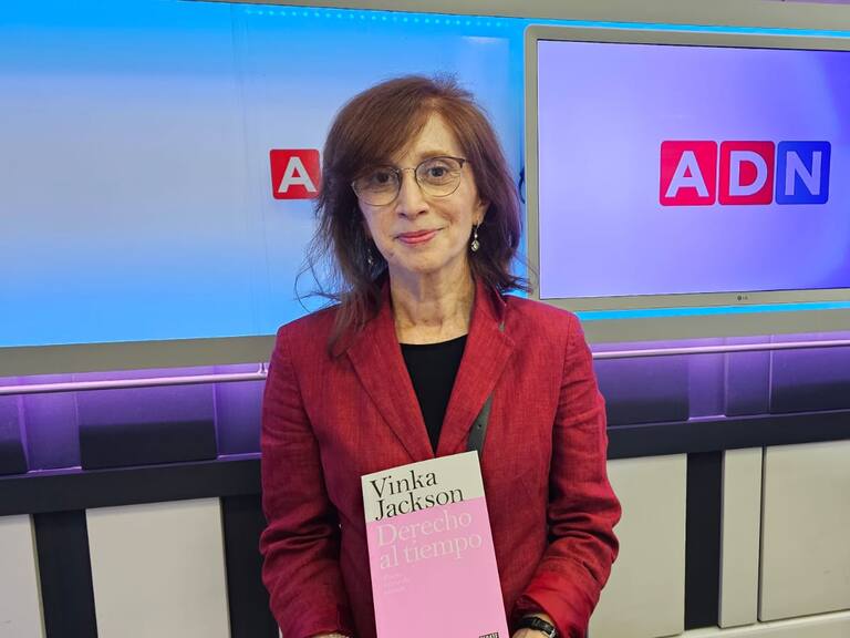 “La situación de los niños siempre ha sido medio invisible y medio inaudible”: Psicóloga Vinka Jackson presenta su libro Derecho al tiempo