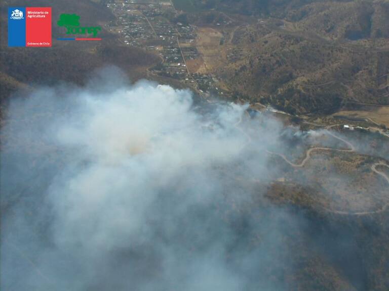 Alerta Roja por incendio forestal en Melipilla cercano a sectores habitados