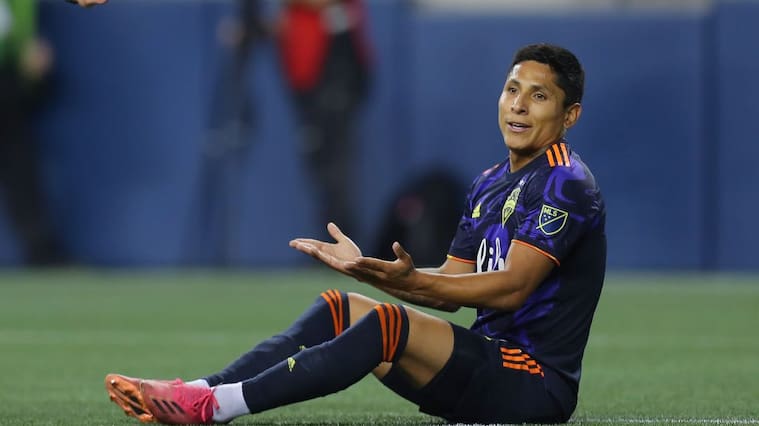 Raúl Ruidíaz salió lesionado en la MLS y es duda en Perú para recibir a Chile