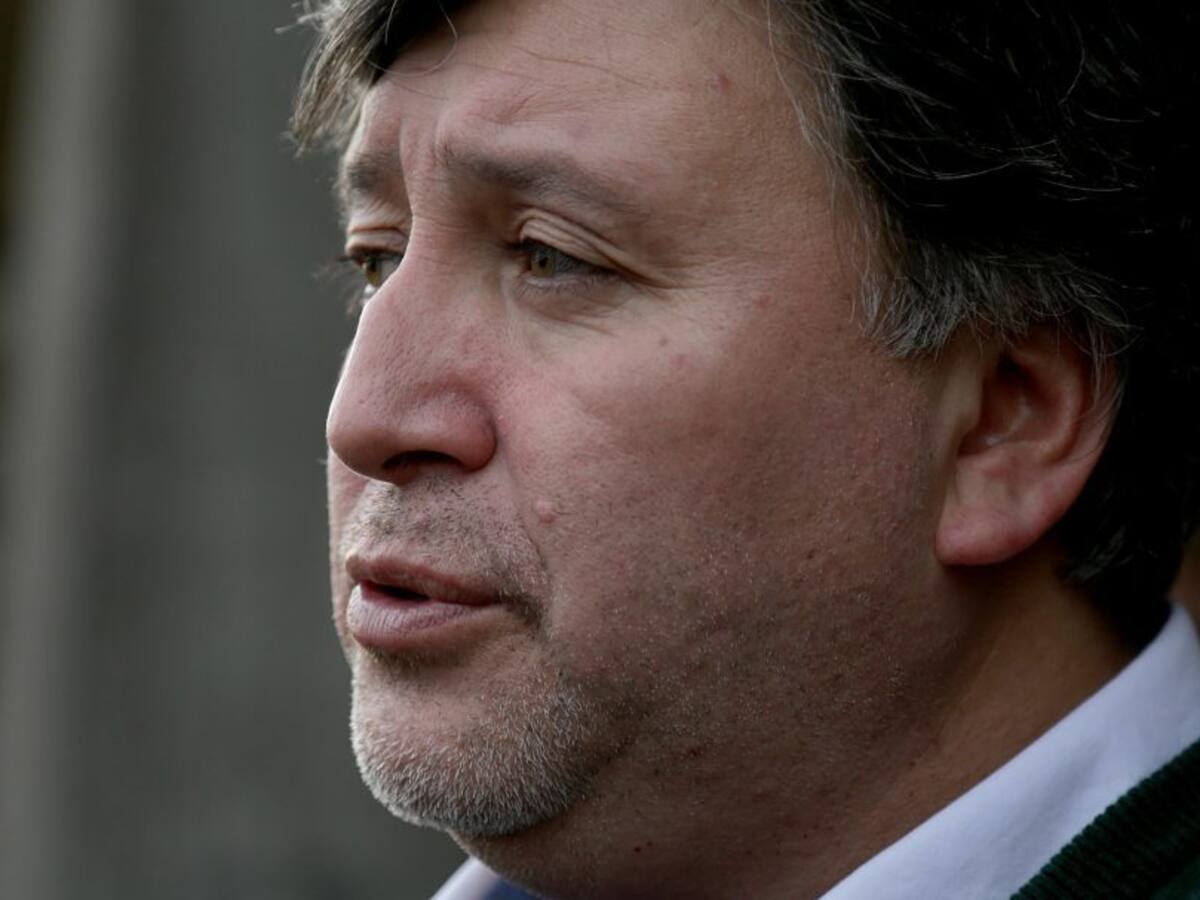 Alcalde de Quellón acusó abandono sanitario del Gobierno y denunció despidos injustificados en la industria salmonera