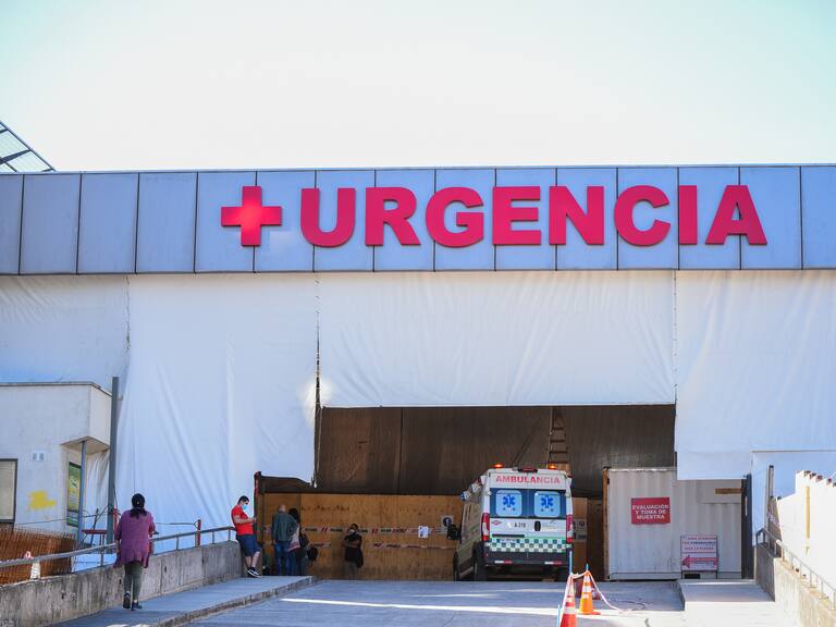 Mujer sufrió derrame cerebral durante parto de gemelas en Hospital de Temuco: familia se querella por cuasidelito de homicidio