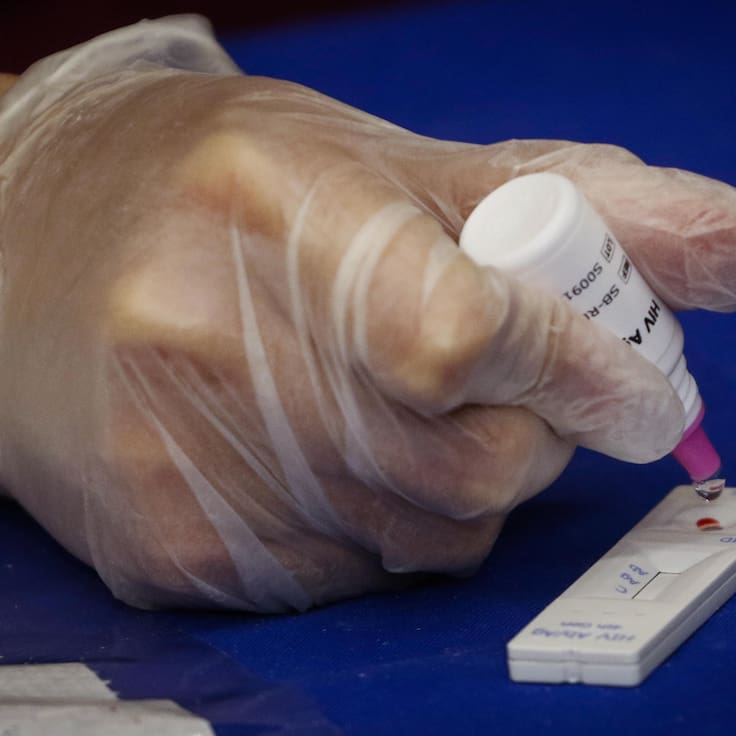 Metro de Santiago realizará test de VIH gratis y anuncia nuevos centros de salud en estaciones de alta afluencia