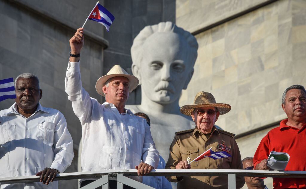 Raúl Castro junto a Miguel Díaz-Canel en La Habana
