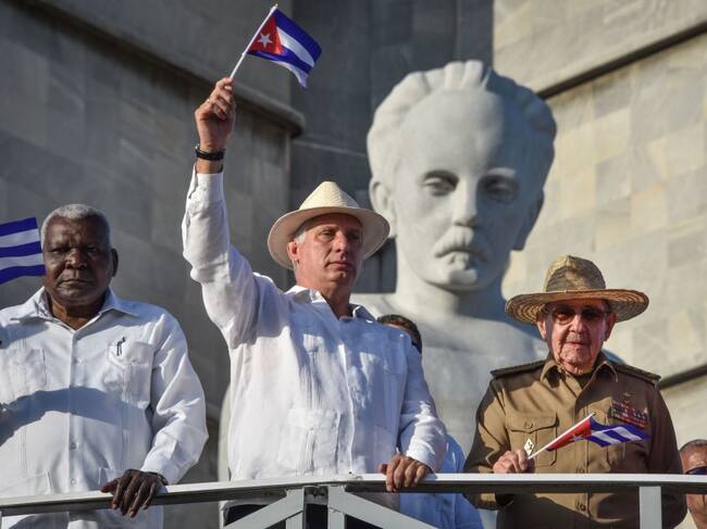 Raúl Castro junto a Miguel Díaz-Canel en La Habana
