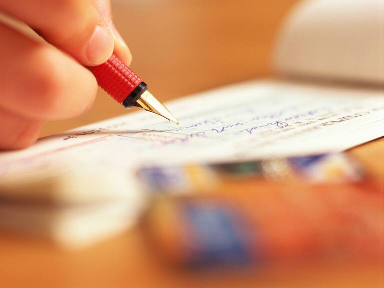 Padre de Joaquín Niemann es condenado por giro doloso de cheques