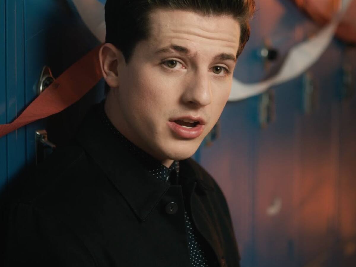 Charlie Puth se refirió al «body shaming» que sufrió: «Perdón por no tener abdominales»