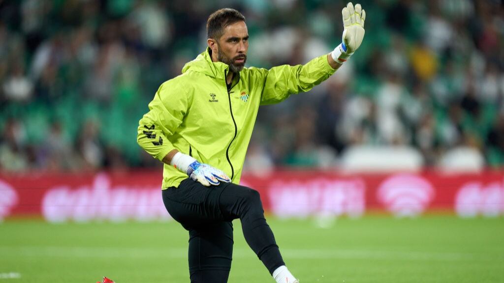 La cláusula que le permitiría a Claudio Bravo renovar automáticamente su contrato con el Betis