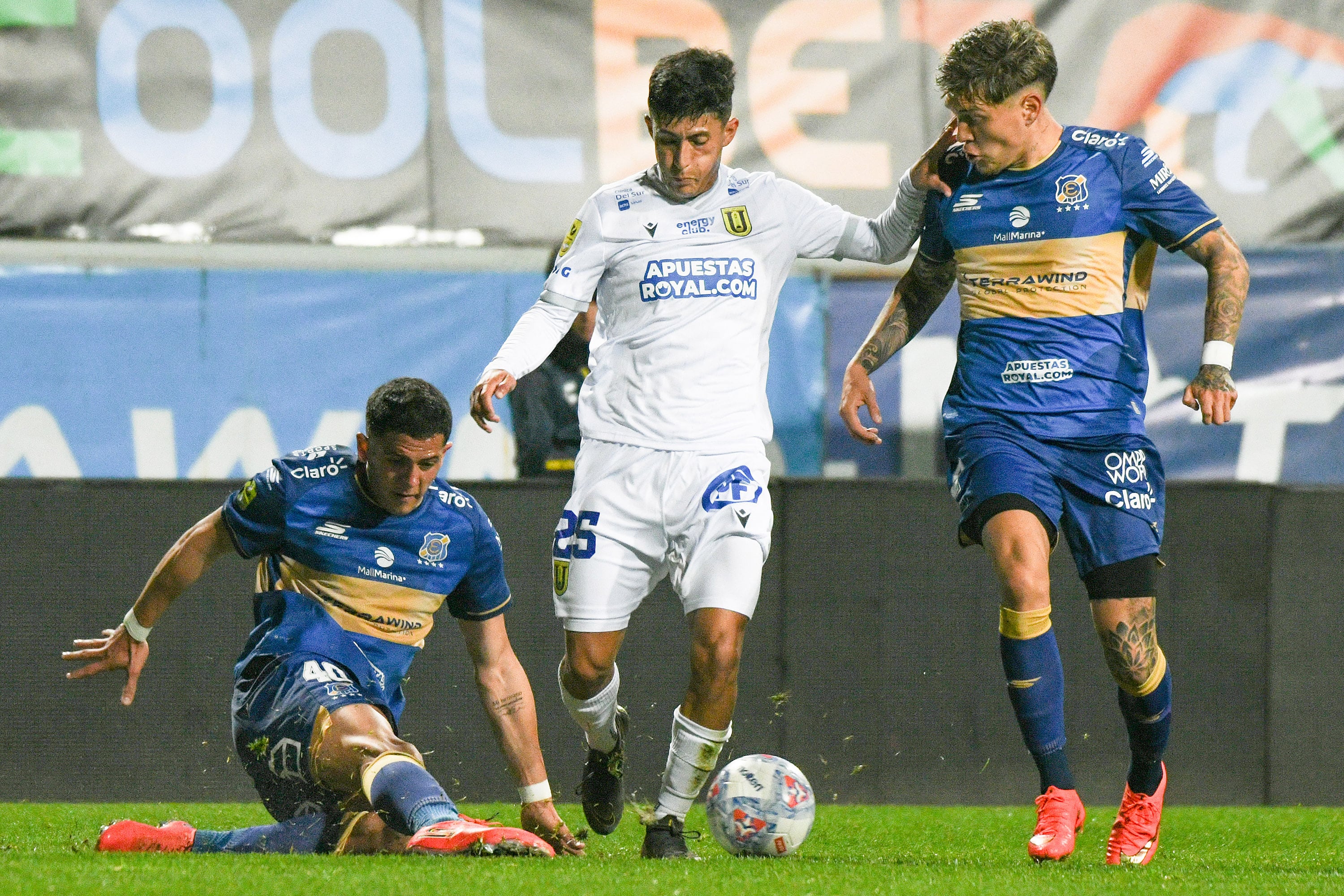 Everton y la Universidad de Concepción se miden por la Liga de Primera