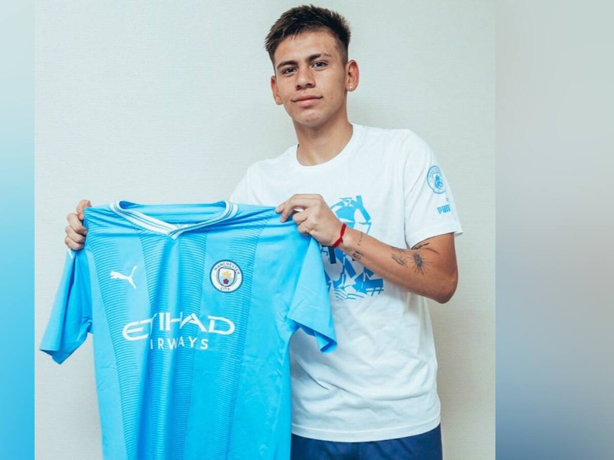 Manchester City hace oficial el fichaje del argentino Claudio Echeverri