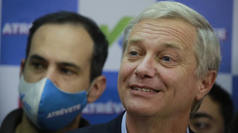 12 de octubre de 2021/SantiagoEl candidato del partido Republicano José Antonio Kast da punto da prensa en su comando, para referirse al debate en el que participo el día de ayer.
FOTO KARIN POZO/AGENCIA UNO