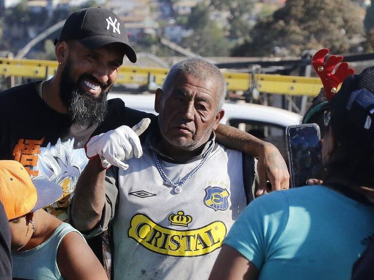 Ronnie Fernández llevó regalos a damnificados por incendios forestales en Viña