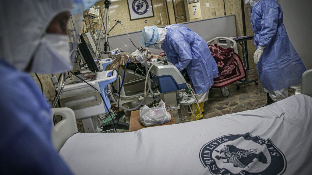 IDLIB, SYRIA -FEBRUARY 23: Covid-19 patients receive treatment at an isolation and a health center in Idlib, Syria on February 23, 2021. 227 people died in Idlib province in northwest Syria due to coronavirus (Covid-19). (Photo by Muhammed Said/Anadolu Agency via Getty Images)