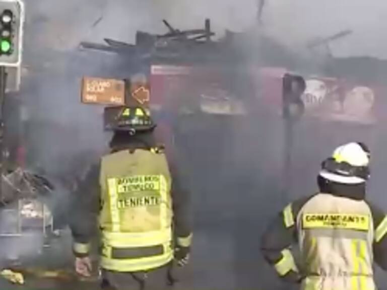 Incendio destruye local comercial en pleno centro de Temuco