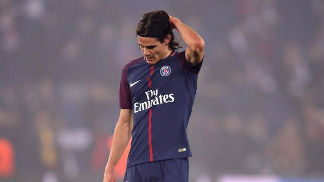 PARIS, FRANCE - MARCH 06: Edinson Cavani of Paris Saint-Germain looks dejected after the UEFA Champions League Round of 16 Second Leg match between Paris Saint-Germain and Real Madrid at Parc des Princes on March 6, 2018 in Paris, France. (Photo by Chris Brunskill Ltd/Getty Images)