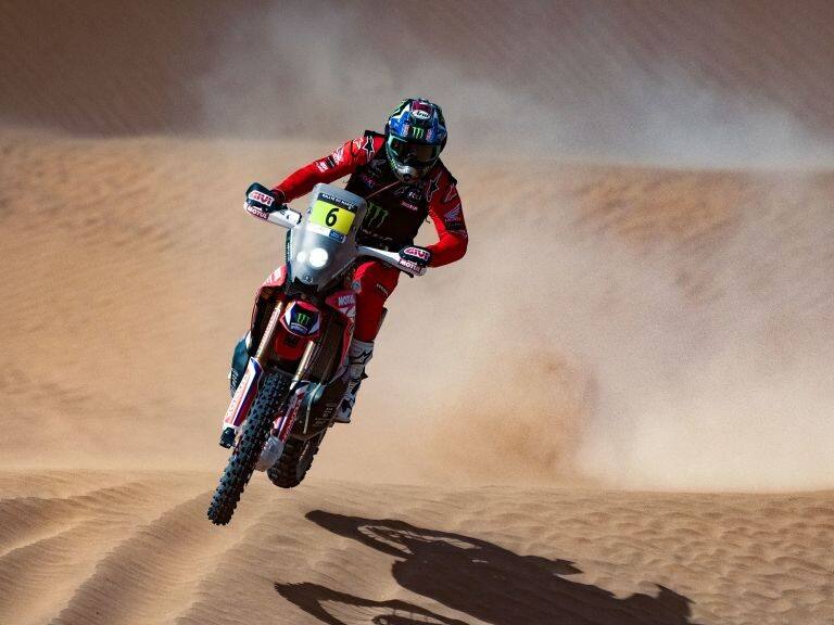 José Ignacio Cornejo ganó la séptima etapa de motos y escaló al noveno puesto en el Rally Dakar 2022