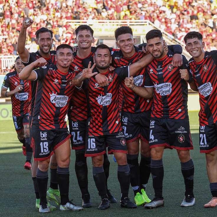 Hay nuevo líder: Deportes Limache golea sin piedad a Unión La Calera y queda en lo más alto de la Liga de Primera