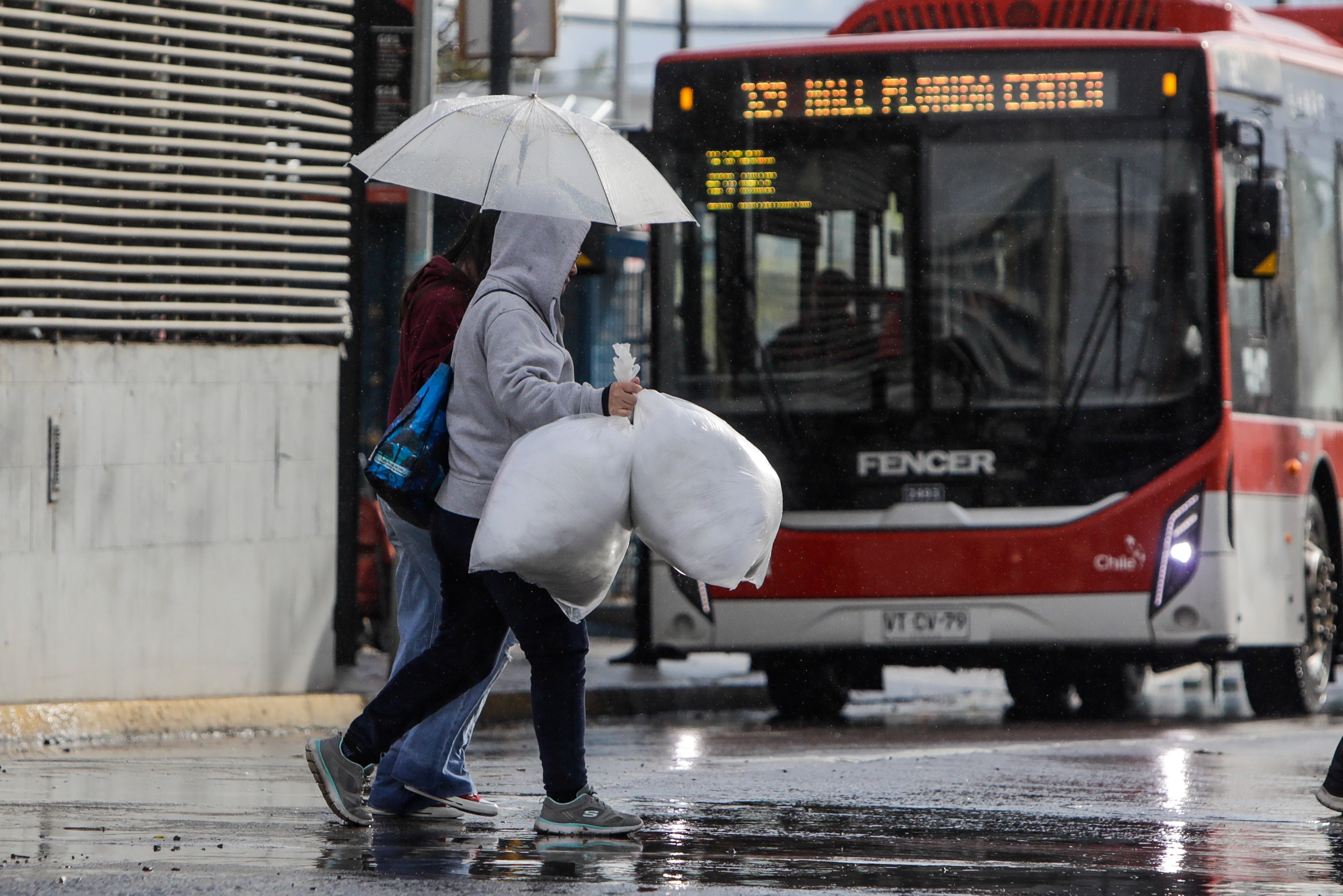 Lluvia en Santiago hoy: ¿Cuántos milímetros caerán en la Región Metropolitana por el sistema frontal?