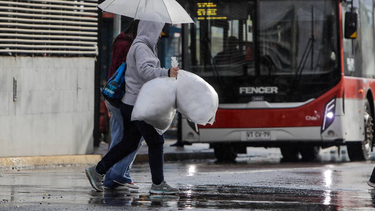 Lluvia en Santiago hoy: ¿Cuántos milímetros caerán en la Región Metropolitana por el sistema frontal?