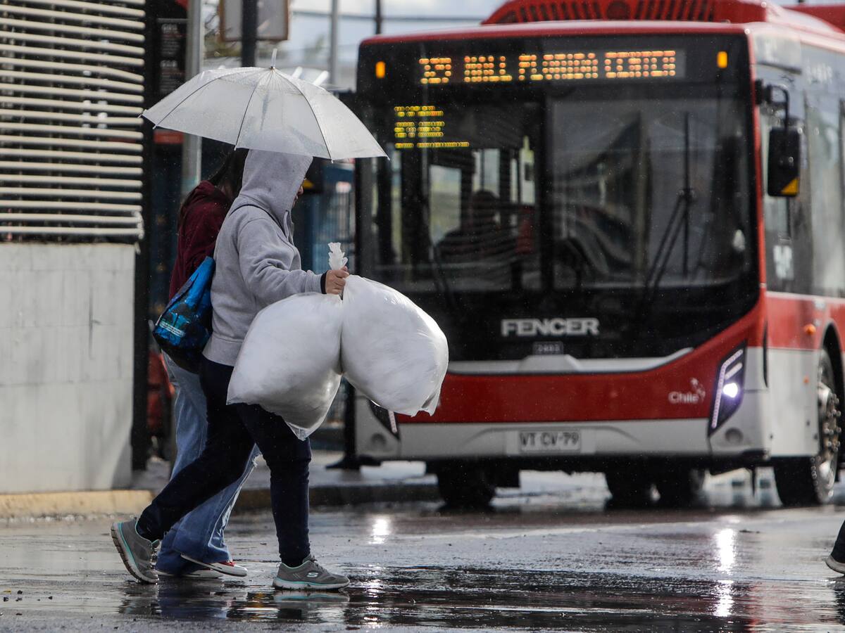 Lluvia en Santiago hoy: ¿Cuántos milímetros caerán en la Región Metropolitana por el sistema frontal?