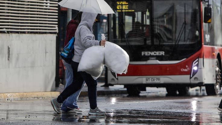 Lluvia en Santiago hoy: ¿Cuántos milímetros caerán en la Región Metropolitana por el sistema frontal?