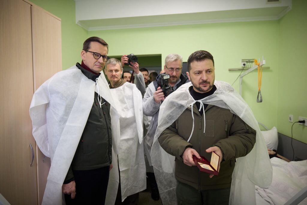 Volodimir Zelenski visitando un hospital