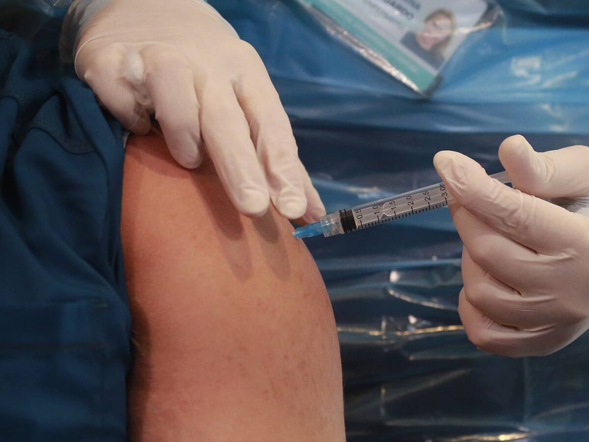 Dentistas anunciaron eventual apoyo en vacunación contra el coronavirus en La Reina, Las Condes y Providencia