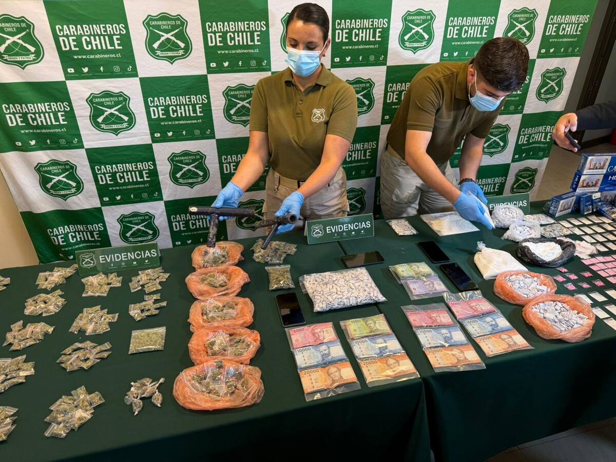 Carabineros detiene a 15 personas y allana 16 inmuebles por microtráfico en Maipú: se incautaron cerca de 10 mil dosis de distintas drogas