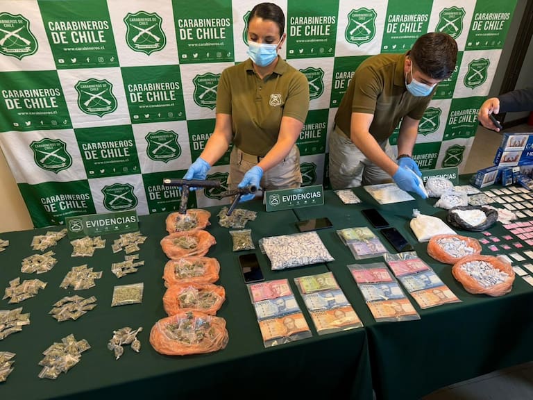 Carabineros detiene a 15 personas y allana 16 inmuebles por microtráfico en Maipú