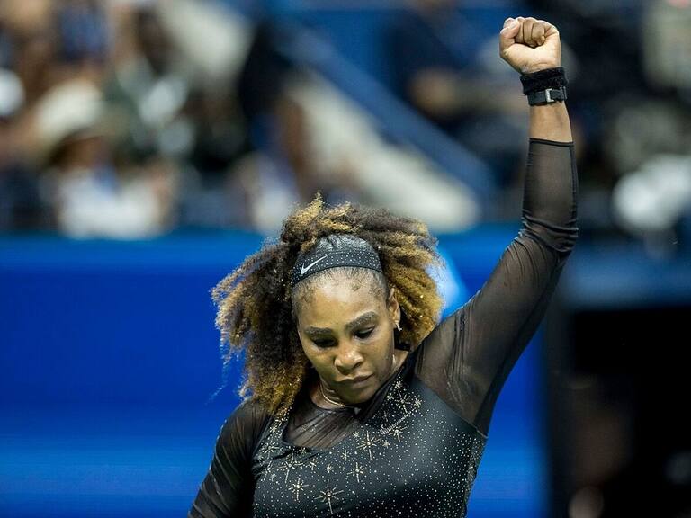 Serena Williams superó a la 2° del mundo y se aferra a la vida antes de su despedida en el US Open