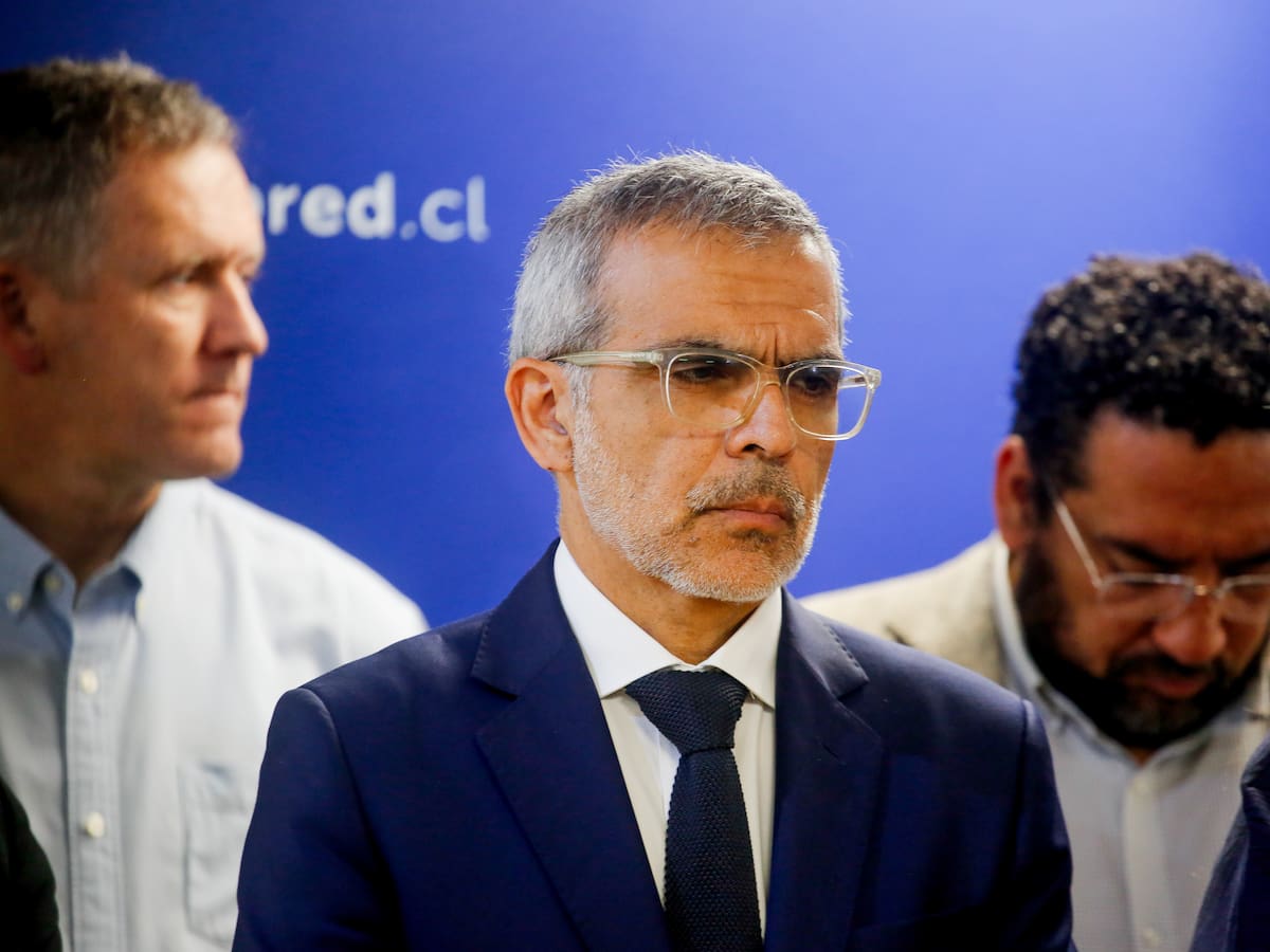 Ministro Cordero descarta evacuar cárcel El Manzano pese a cercanía de incendios en Concepción: “No existen amenazas”