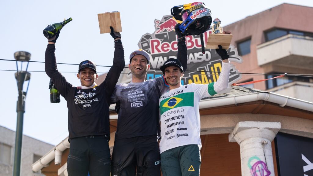 Tomas Slavik se corona tricampeón del Valparaíso Cerro Abajo