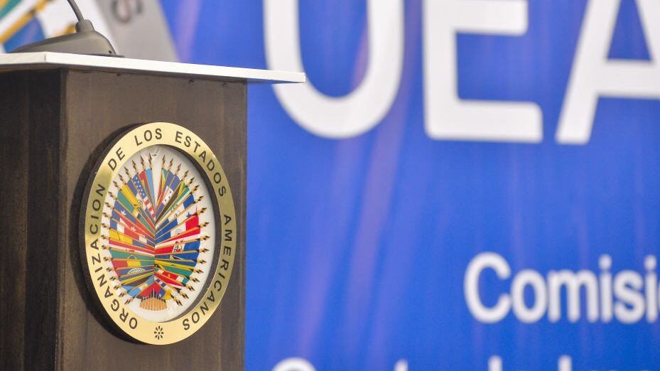 SAN SALVADOR, EL SALVADOR - APRIL 07:  View of the emblem of the Organization of American States after a press conference as part of a visit to the CICIES, International Commission against Impunity in El Salvador from US Special Envoy Ricardo Zuniga, on April 7, 2021 in San Salvador, El Salvador. U.S. special envoy Ricardo Zúñiga visits El Salvador and Guatemala from April 5 to 8 to discuss the causes of illegal migration from and through Central America. (Photo by: Camilo Freedman/APHOTOGRAFIA/Getty Images)