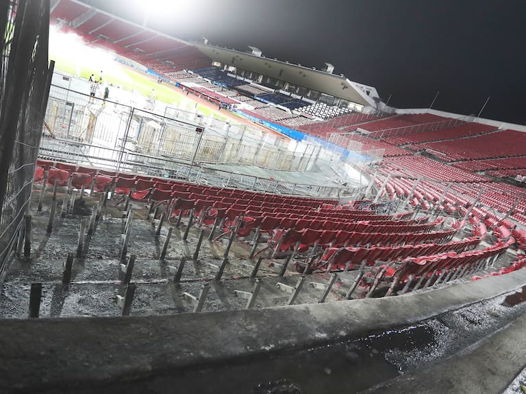 Galería del Estadio Nacional dañada por barristas de Colo Colo