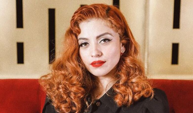 Mon Laferte mostró cómo crece su guatita con foto sobre el escenario | Instagram