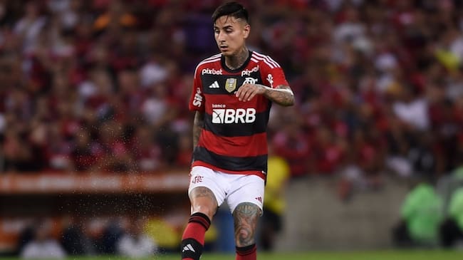 Erick Pulgar se luce como central en victoria de Flamengo ante el líder del Brasileirao