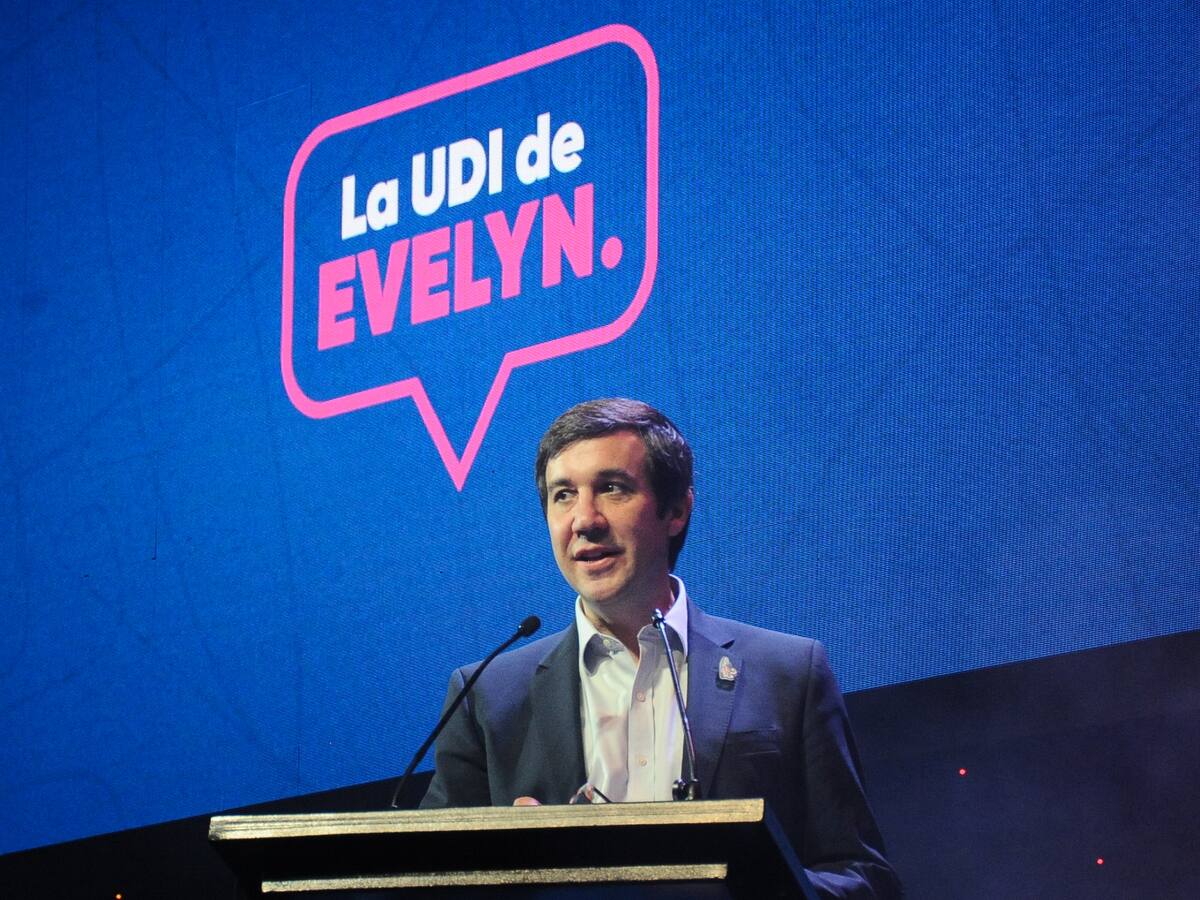 Presidente de la UDI insiste en no judicializar ataque de bots tras reportaje: “Esto demuestra que Matthei tenía razón”