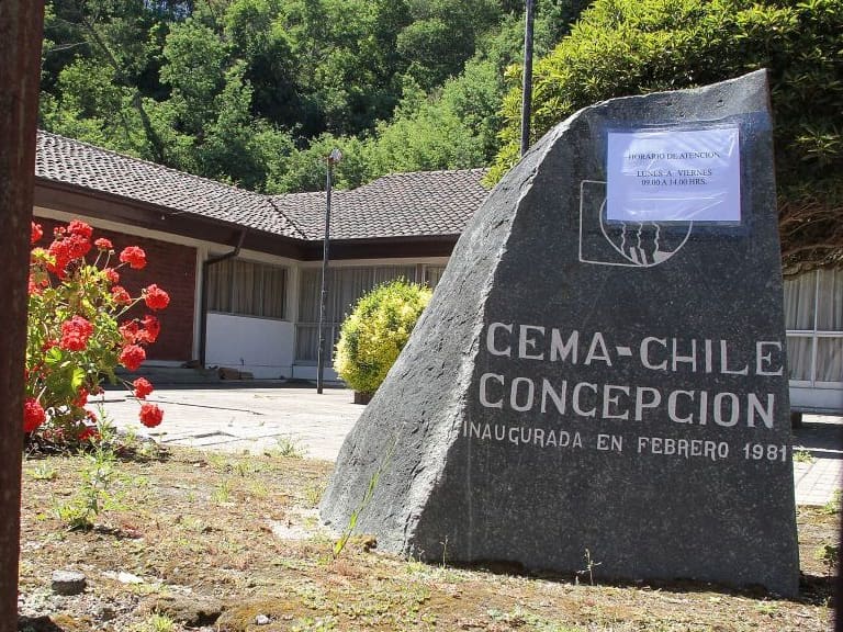 15 de Diciembre 2015/ CONCEPCIÓN.La sede regional de la Fundación CEMA CHILE VIII Región, esta ubicada en la Avenida Veteranos del 79 # 430, Parque Ecuador, Comuna de Concepción y tiene el rol único tributario # 70.232.700-8 esta representada la sra. Gabriela del Carmén Mosso Cruces. Estuvo arrendada a la Dirección de Obras de la Municipalidad de Concepción, cuando Jacqueline van Rysselberghe era alcaldesa de la ciudad, contrato que finalizó bajo la administración del actual alcalde Alvaro Ortiz V. FOTO: VÍCTOR SALAZAR M. /AGENCIAUNO.