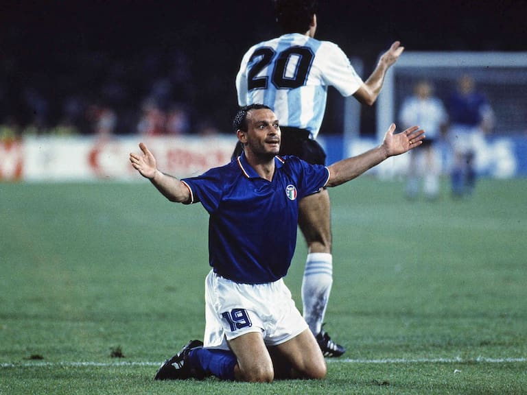 Salvatore Schillaci of Italy reacts during the Italy World Cup 1990 match between Italy and Argentina at Stadio San Paolo on 3 July in Napoli, Italy. (Photo by Alessandro Sabattini/Getty Images)