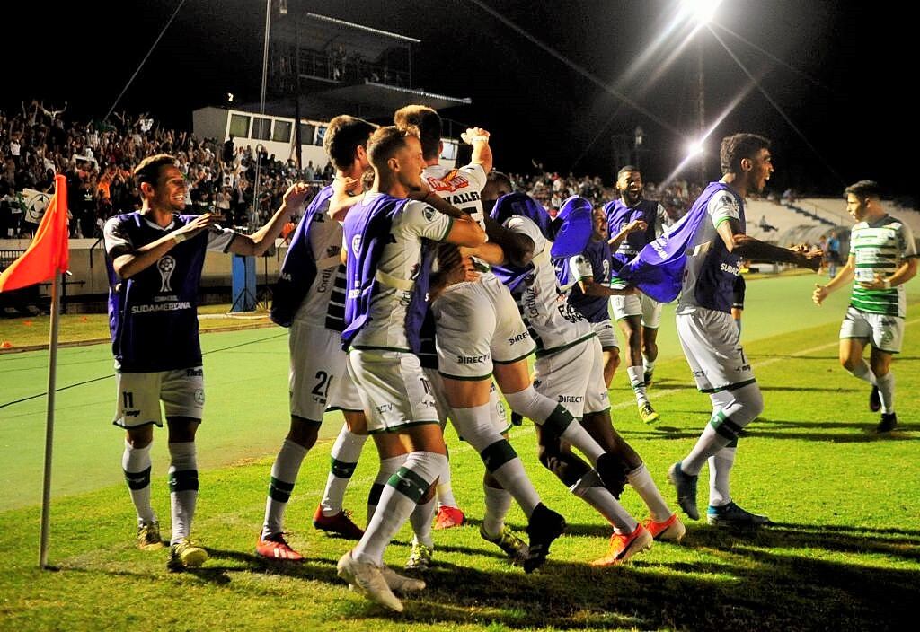 El festejo de los jugadores de Plaza Colonia de Uruguay